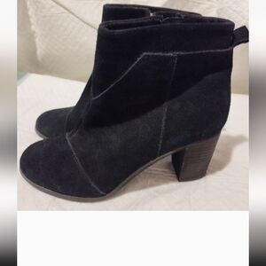 Tom's suede leather women's ankle boots size 7.5(NWT) black